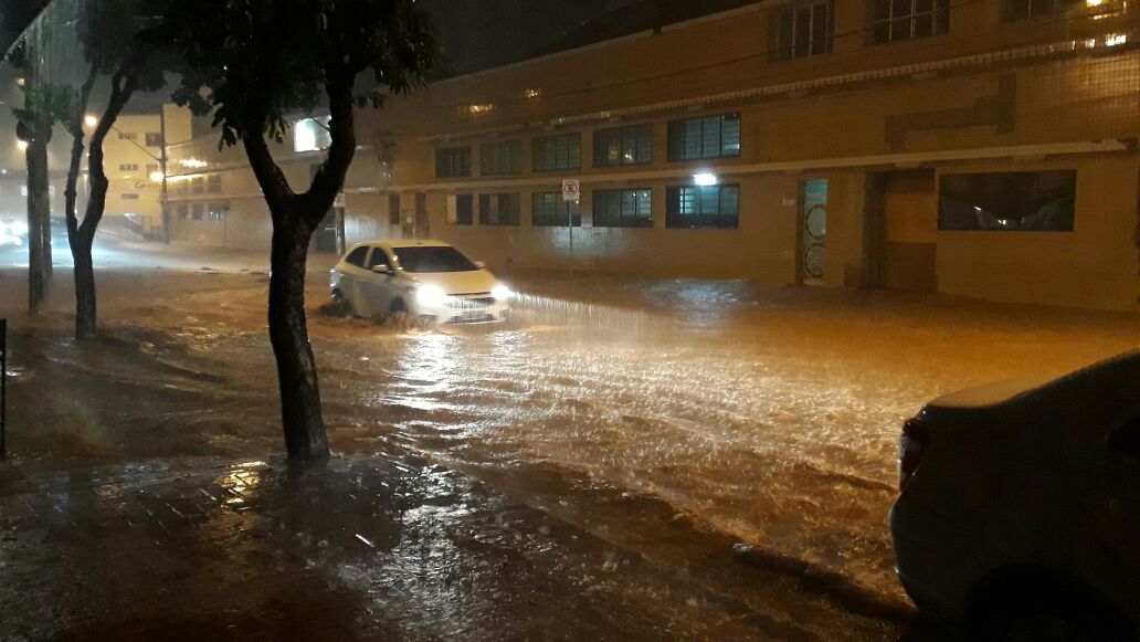 Dezembro começou com chuva intensa em Caratinga