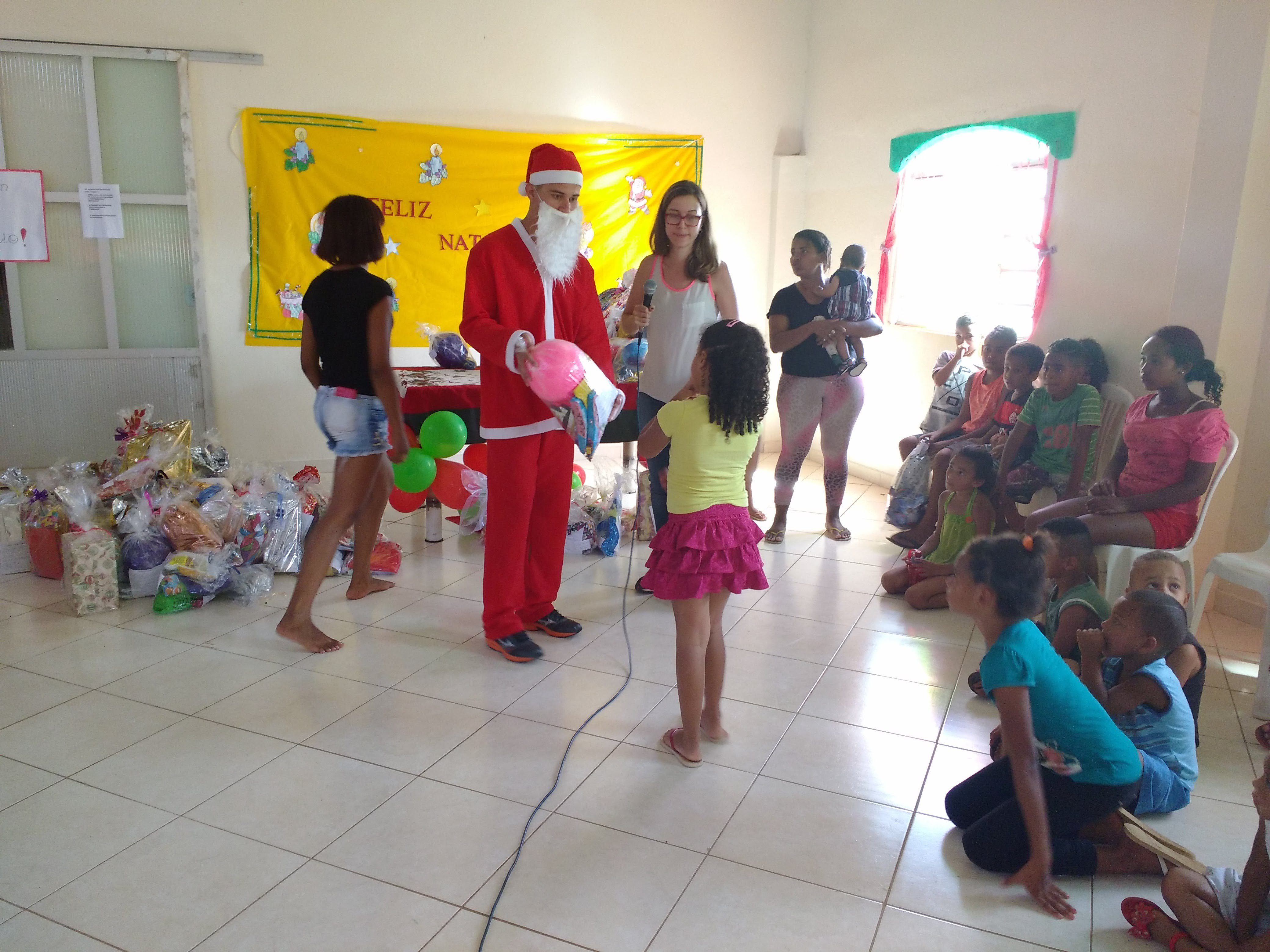Natal solidário na comunidade Santa Izabel