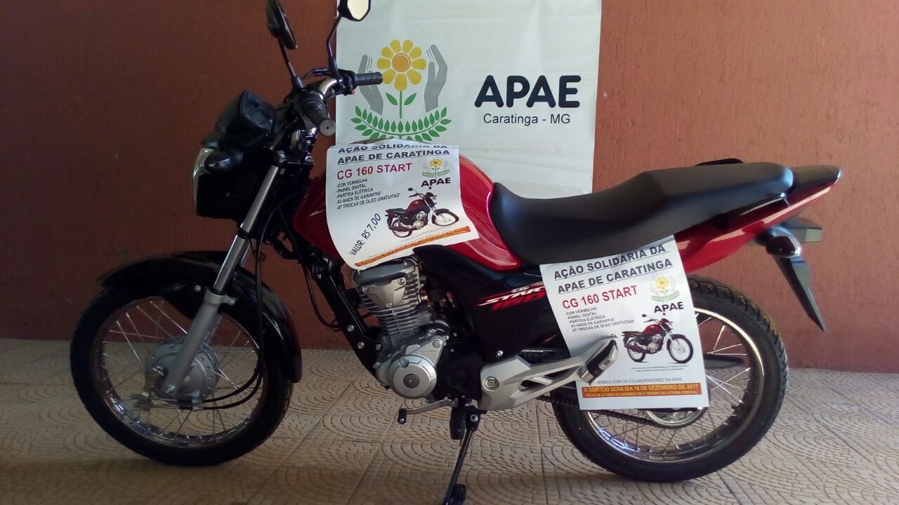 Apae entrega motocicleta a ganhador de “Ação Solidária”