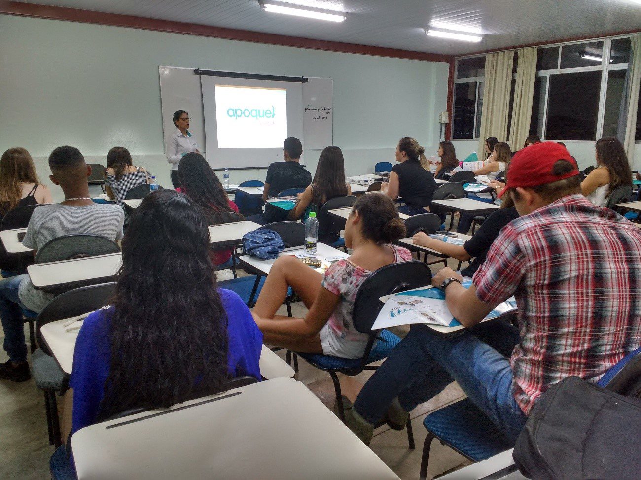 VOLTA ÀS AULAS: estudantes de Veterinária recebem palestrante da multinacional “Zoetis”