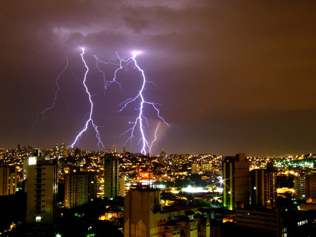 Tempestades de verão podem provocar acidentes com energia elétrica