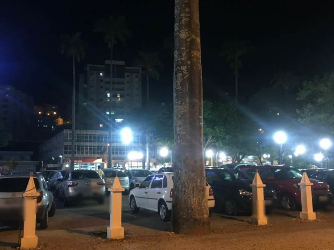 Advogado opina sobre estacionamento de veículos na Praça Cesário Alvim: “Há problemas jurídicos graves”