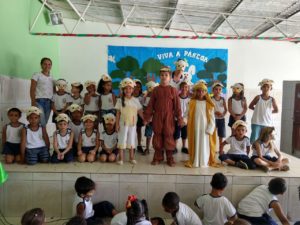 Páscoa é comemorada em escola de Ubaporanga