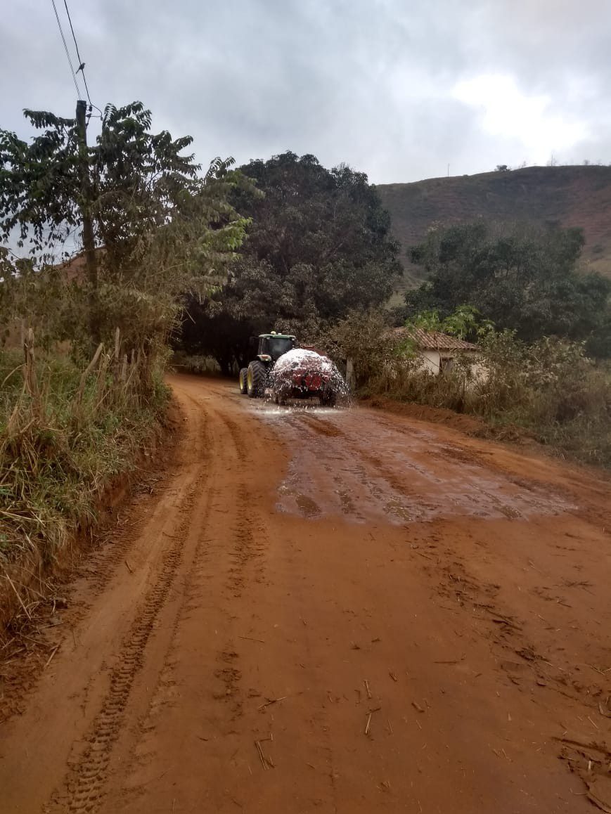 Moradores se mobilizam e recuperam estrada que liga os distritos de São João do Jacutinga e Patrocínio