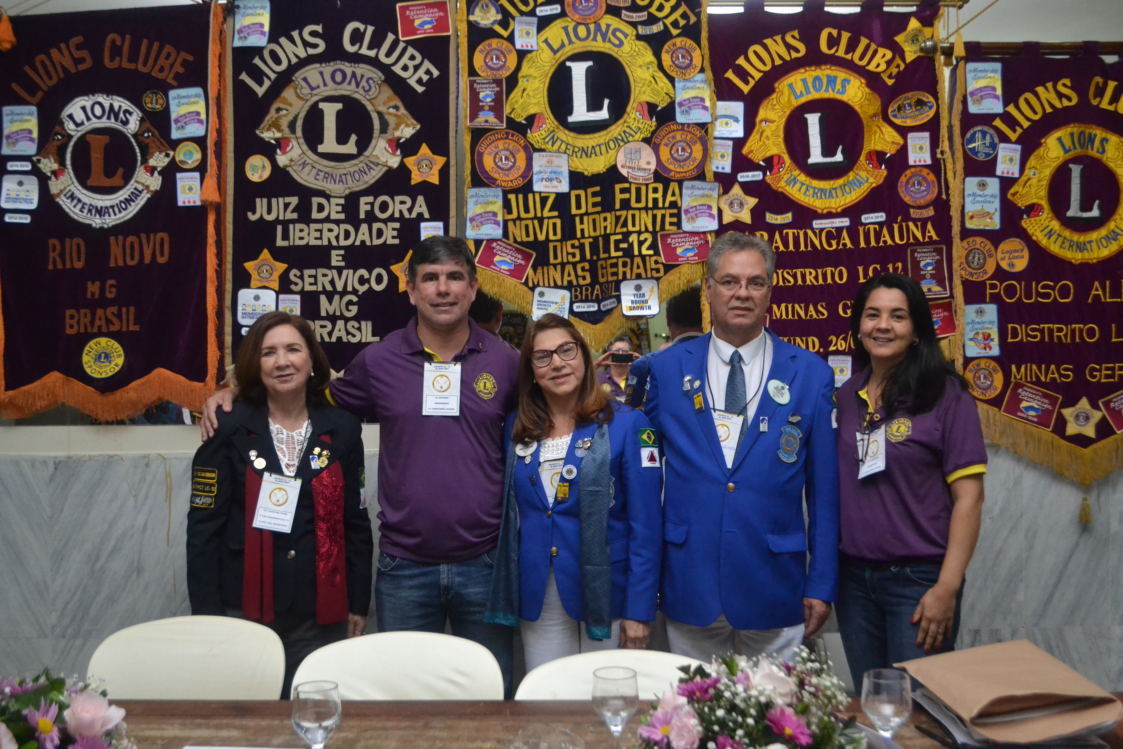 Lions Clube Caratinga Itaúna participa de reunião em Juiz de Fora e comemora premiações recebidas