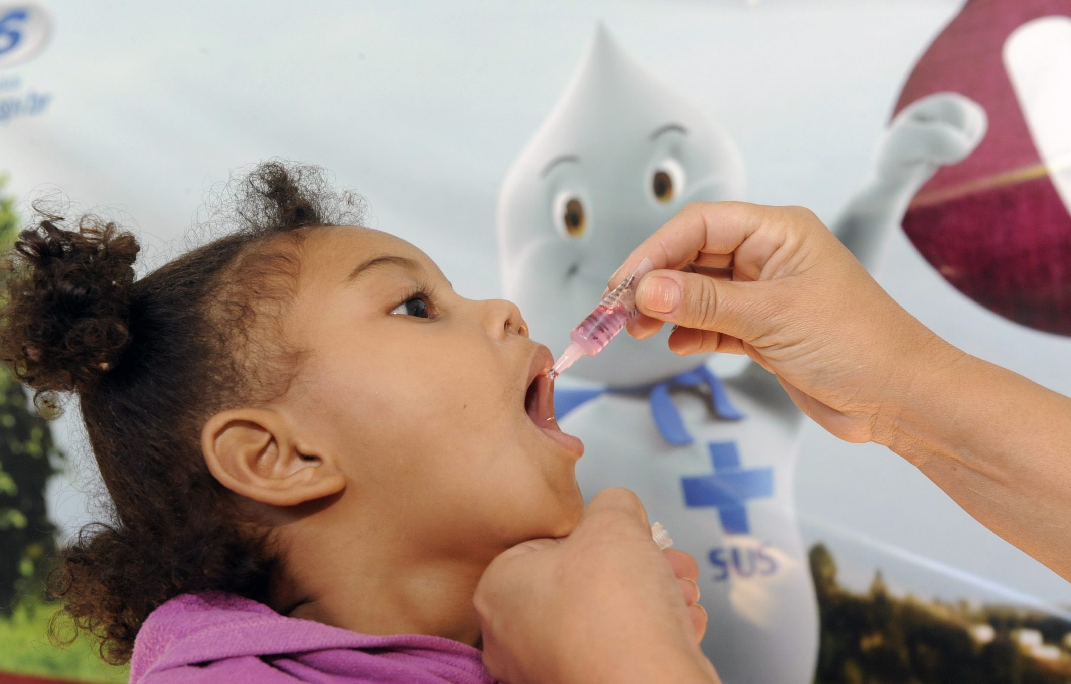 Campanha nacional de vacinação contra pólio e sarampo