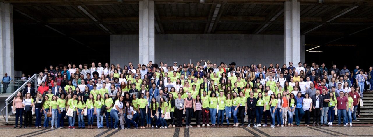 Colégio Caratinga marca presença em Plenária final do Projeto Parlamento Jovem de Minas