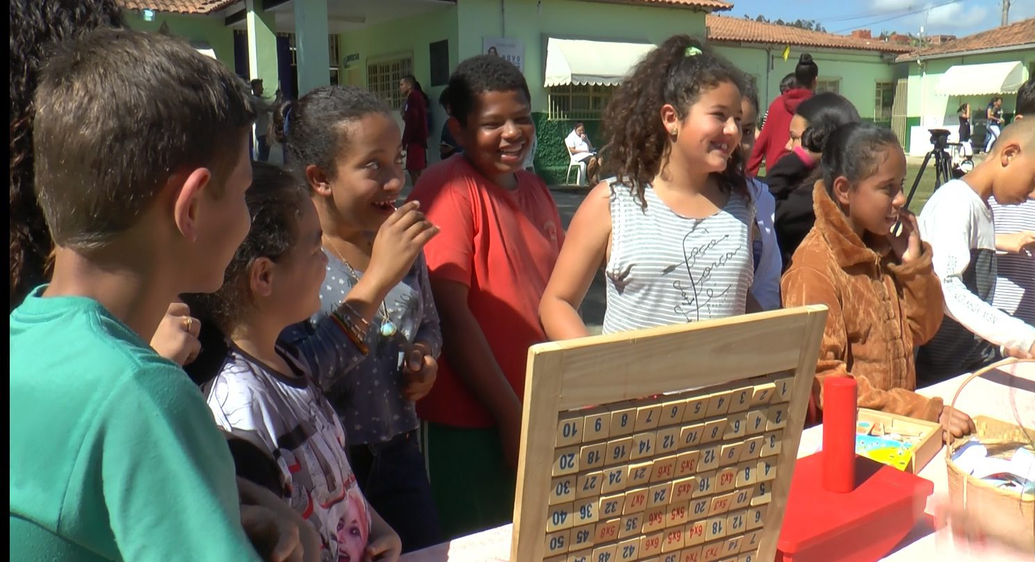 Mostra de profissões: Equipe do Unec participa de evento em escola de Piedade de Caratinga