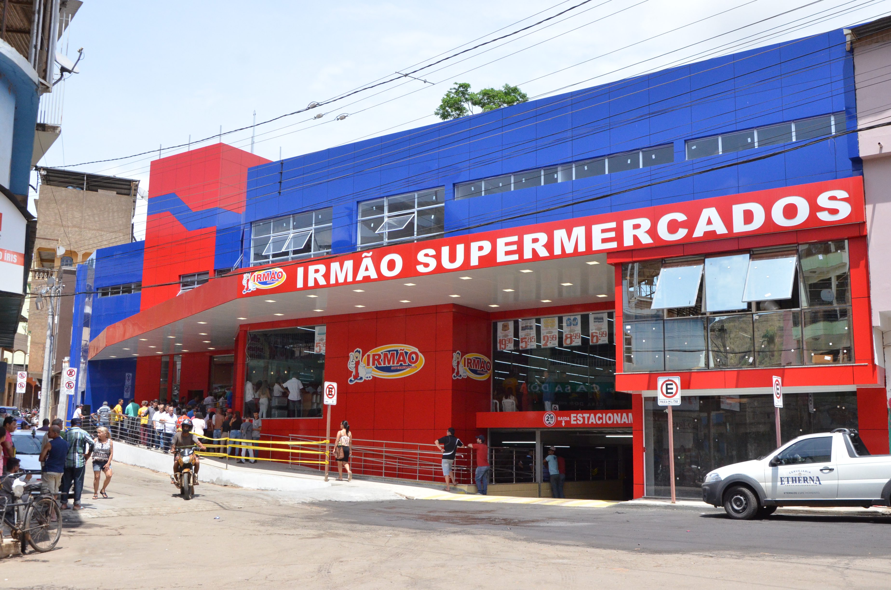 Irmão Supermercados inaugura loja em Inhapim