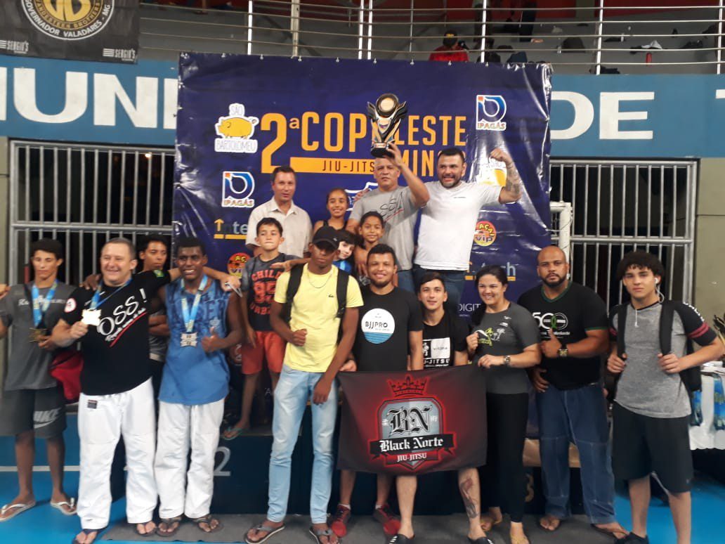 Academias de Jiu-Jitsu se unem e levam troféu da 2ª Copa Leste Minas