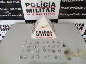 34 buchas e dois tabletes de maconha apreendidos em Ipanema