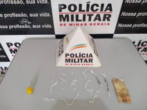 Pedras de crack apreendidas e suspeitos detidos em Ipanema