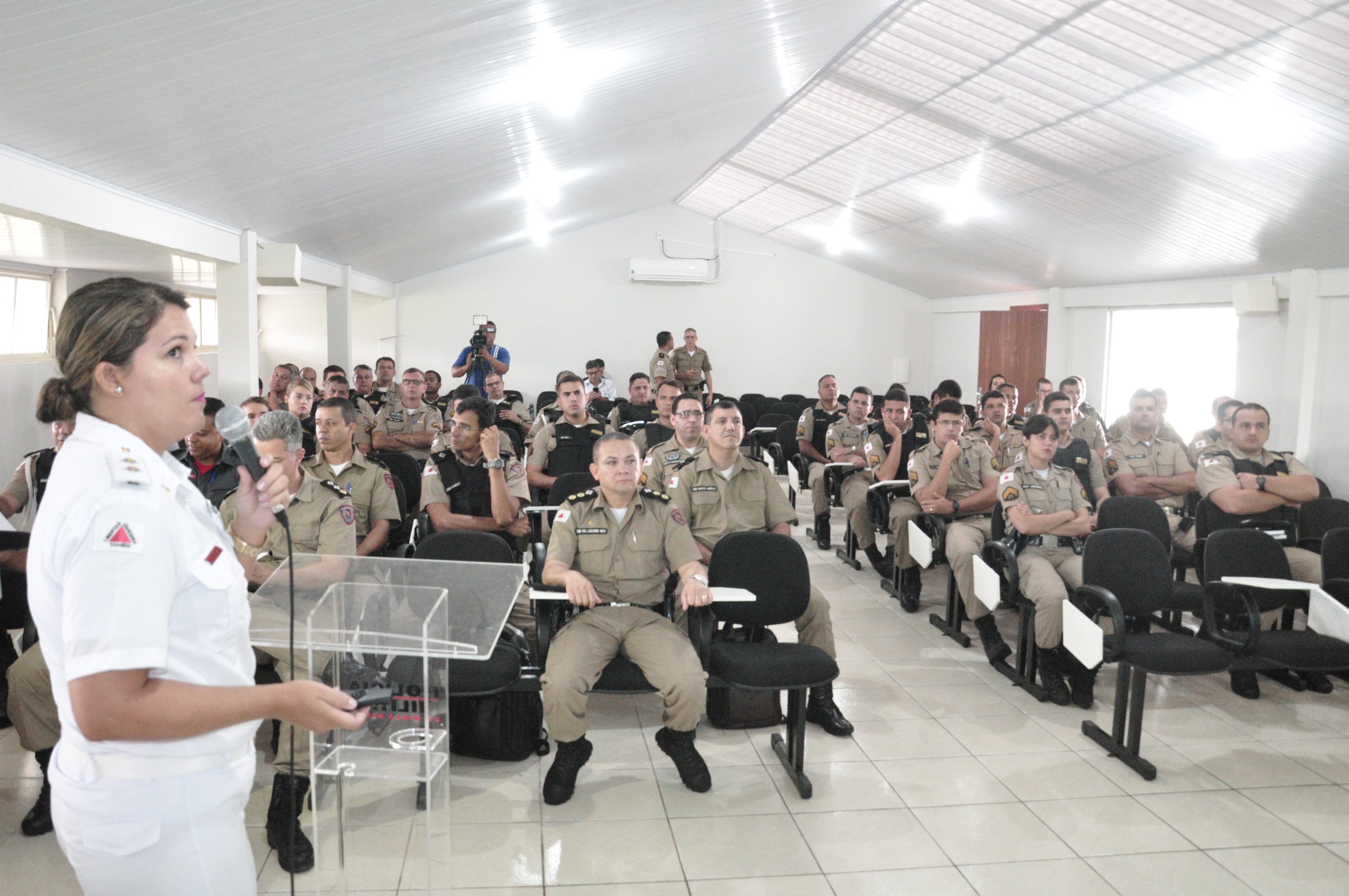 Militares participam de treinamento de lideranças