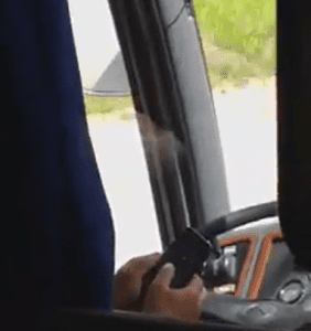 Riodoce se manifesta a respeito de motorista flagrado usando celular ao dirigir
