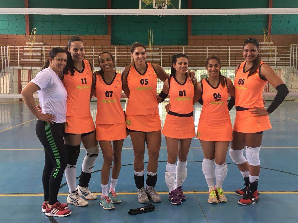 Voleibol: Equipe feminina adulta faz sucesso nas quadras