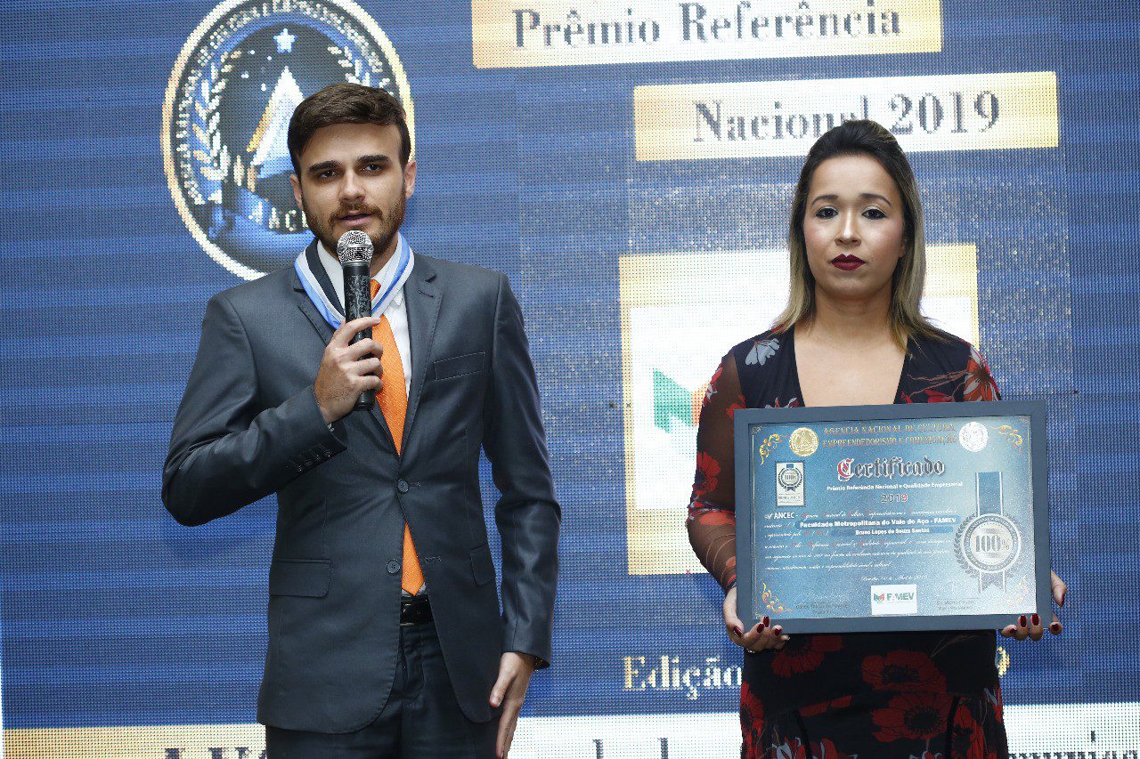 Grupo IBRA Educacional de Caratinga recebe prêmio “Referência Nacional” em Brasília