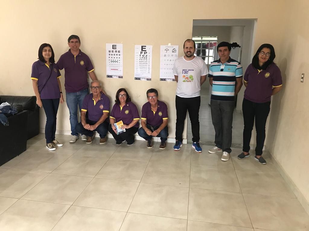 Lions clube Caratinga Itaúna realiza teste de visão para as crianças assistidas pela AMAC