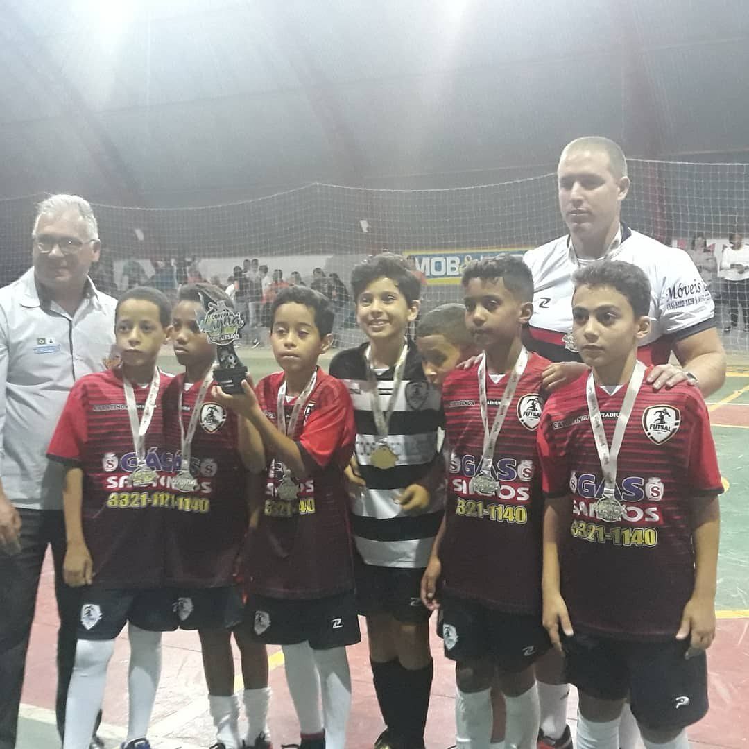 Futsal Caratinga celebra resultados em Santo Amaro