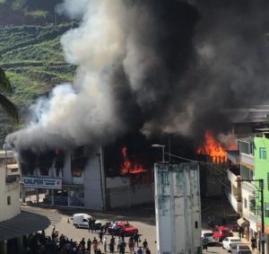Incêndio destrói loja em Manhuaçu