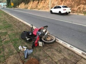 Morre mulher em acidente envolvendo moto e carro na BR-116
