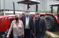Prefeitura de Inhapim recebe trator agrícola para fomentar agricultura familiar
