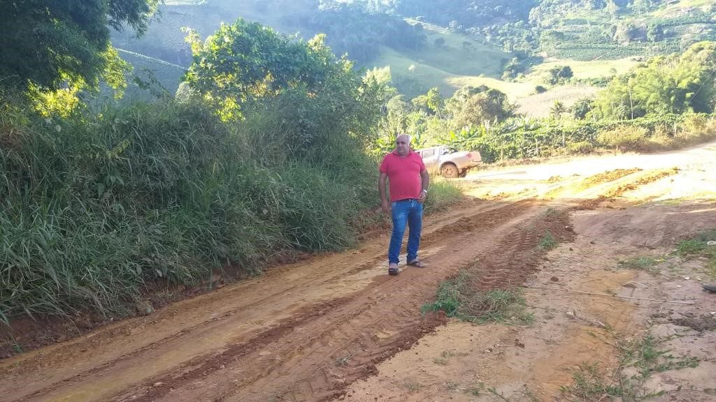Prefeitura de São Sebastião do Anta continua manutenção das estradas rurais