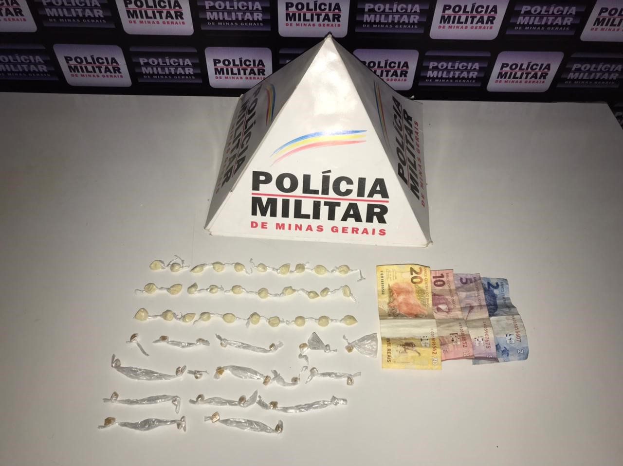 Polícia Militar apreende drogas nos bairros Santa Cruz e Santo Antônio