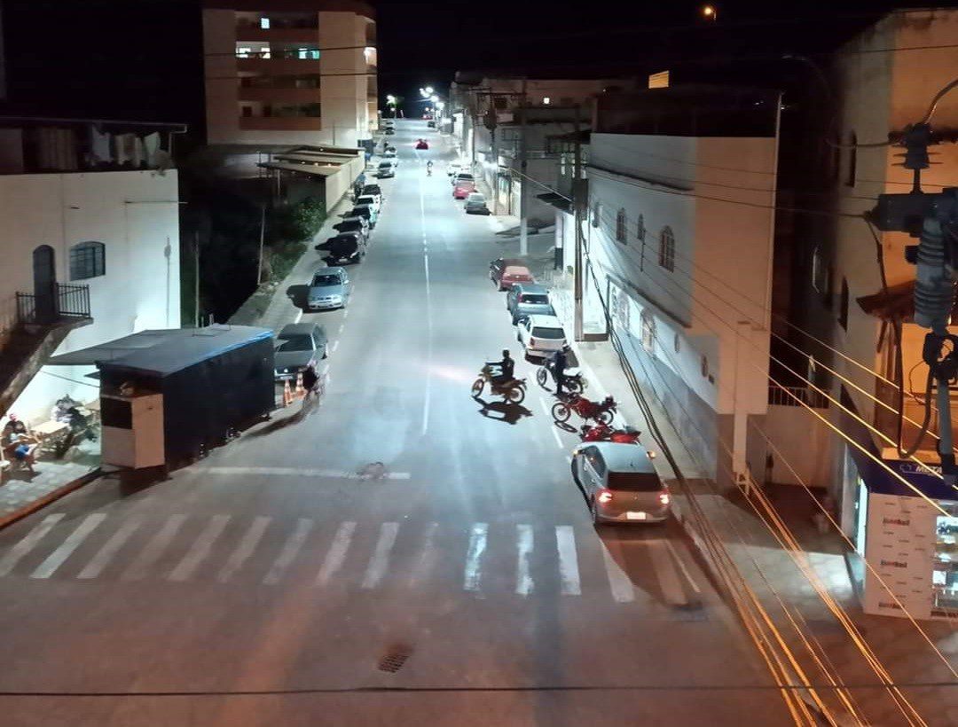 Governo Municipal continua investindo em melhorias na iluminação pública de Santa Bárbara do Leste