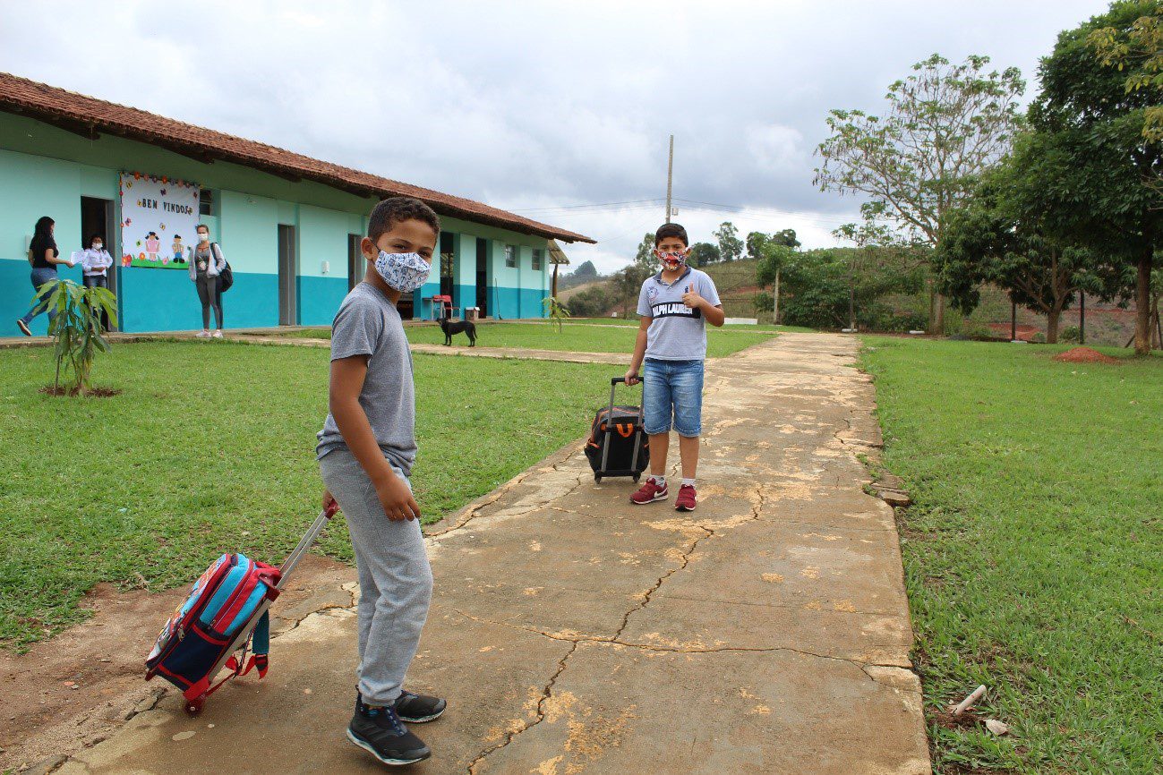 Volta às aulas presenciais em Imbé de Minas é marcada por escolas reformadas e protocolo sanitário rigoroso