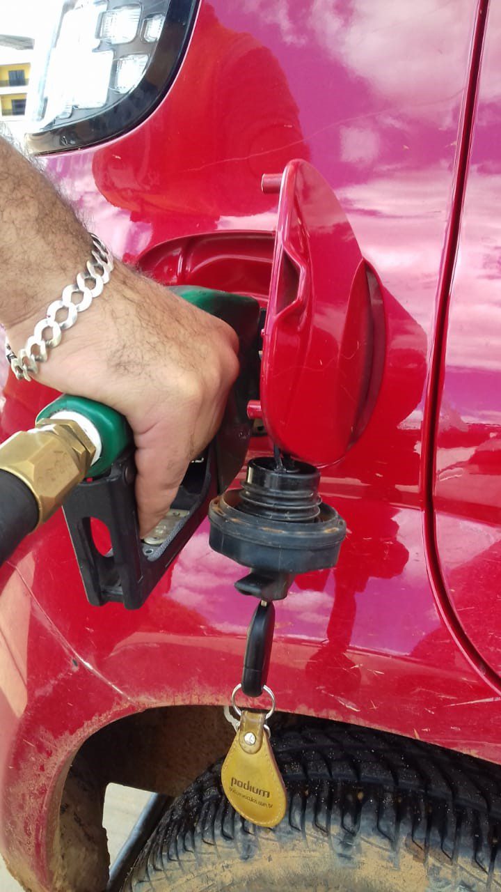 Preço da gasolina ultrapassa R$ 7 em Caratinga