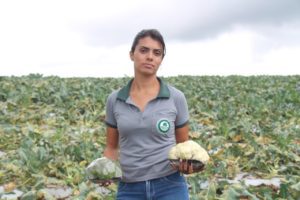 Élica Teixeira, produtora de hortaliças em Santa Luzia, e um exemplo de mulher do campo (Foto: Arquivo DIÁRIO) 