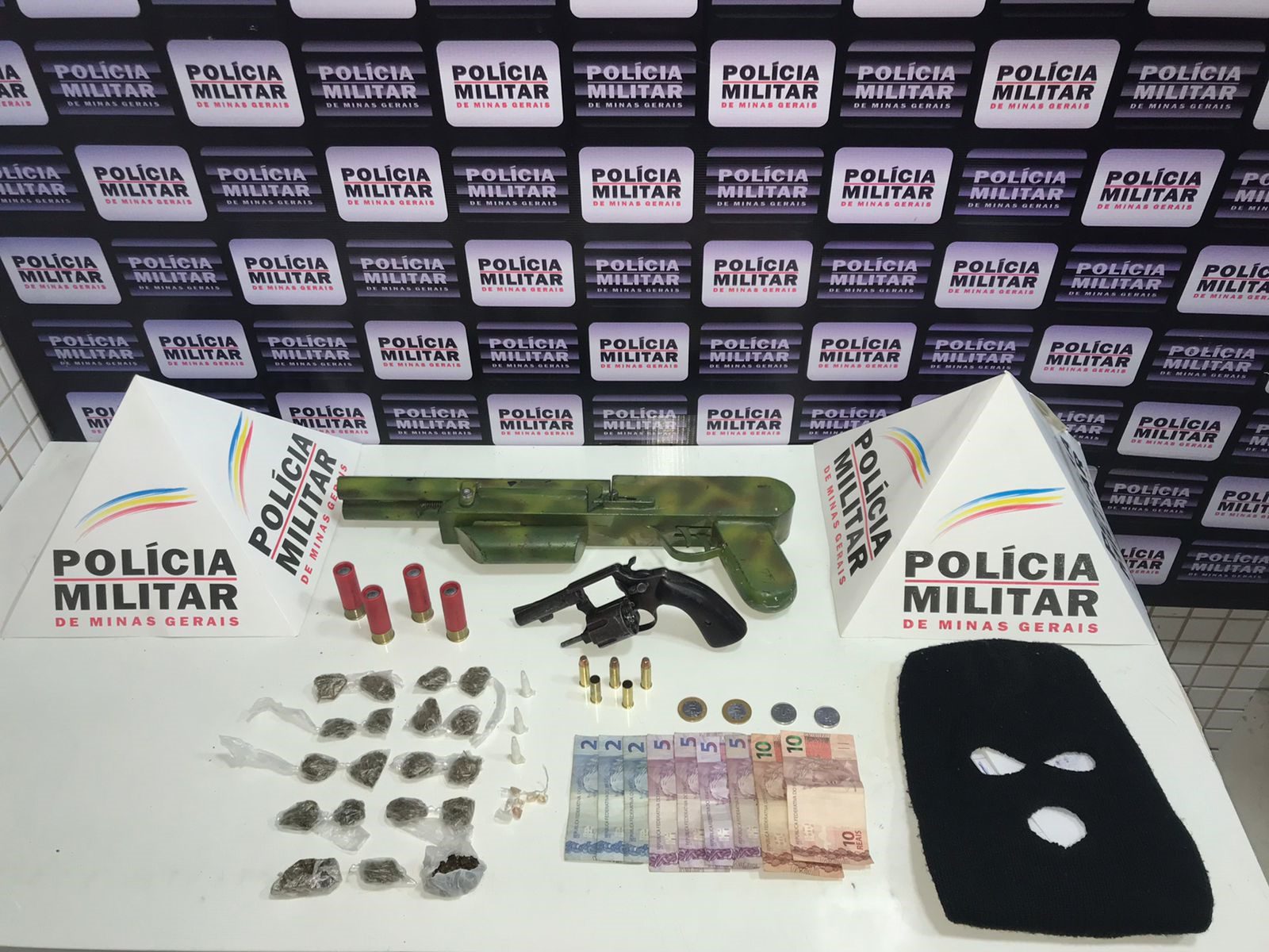 Armas, drogas e munições apreendidas no bairro Doutor Eduardo