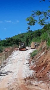 Máquinas contratadas pelo município estão desobstruindo as estradas