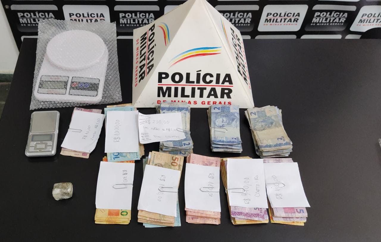 Droga e quase 4 mil reais apreendidos em Raul Soares
