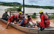 Rio Doce transborda e famílias ficam desabrigadas