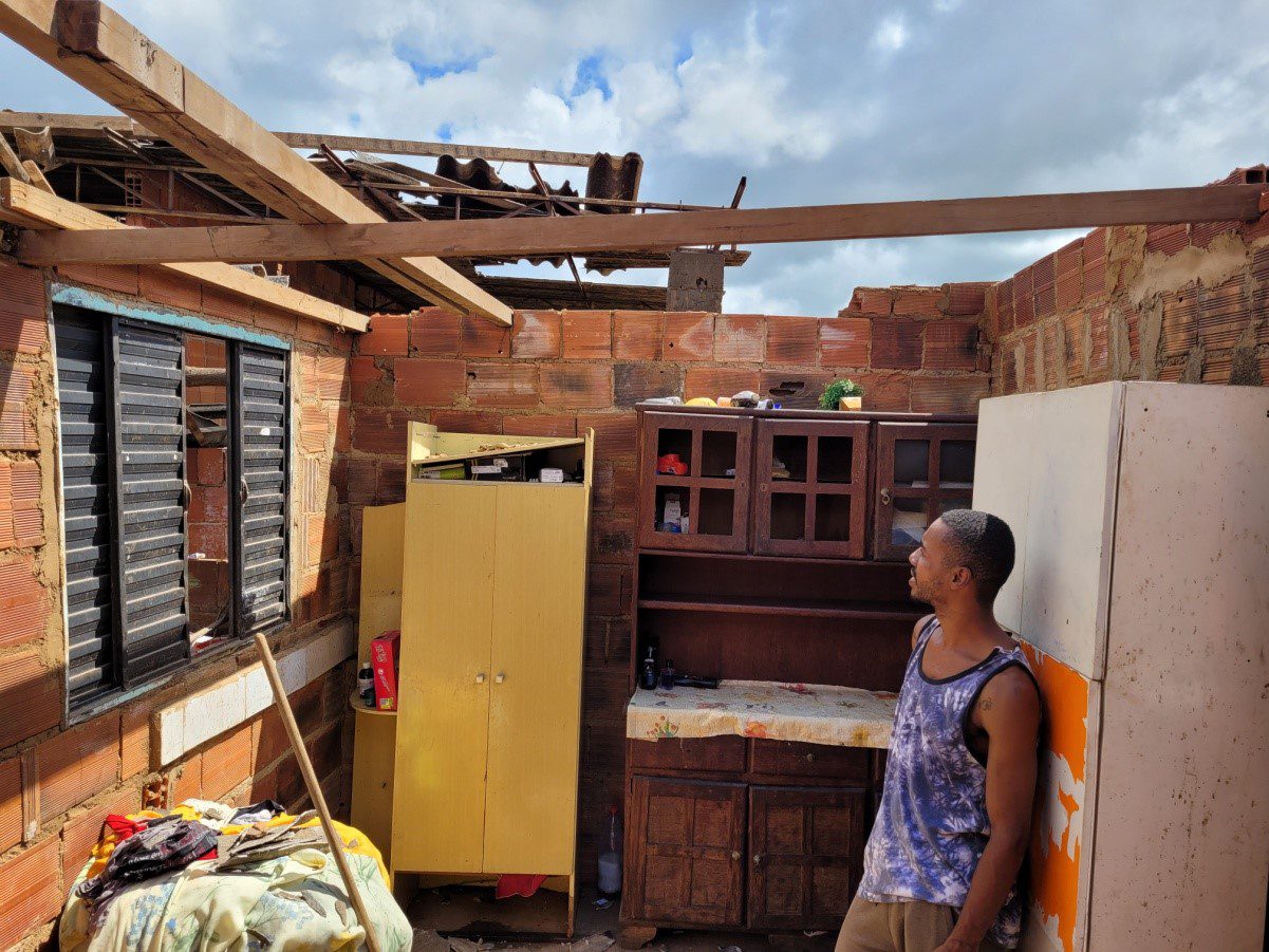 Família do Anápolis tem casa destelhada após fortes chuvas e precisa de ajuda