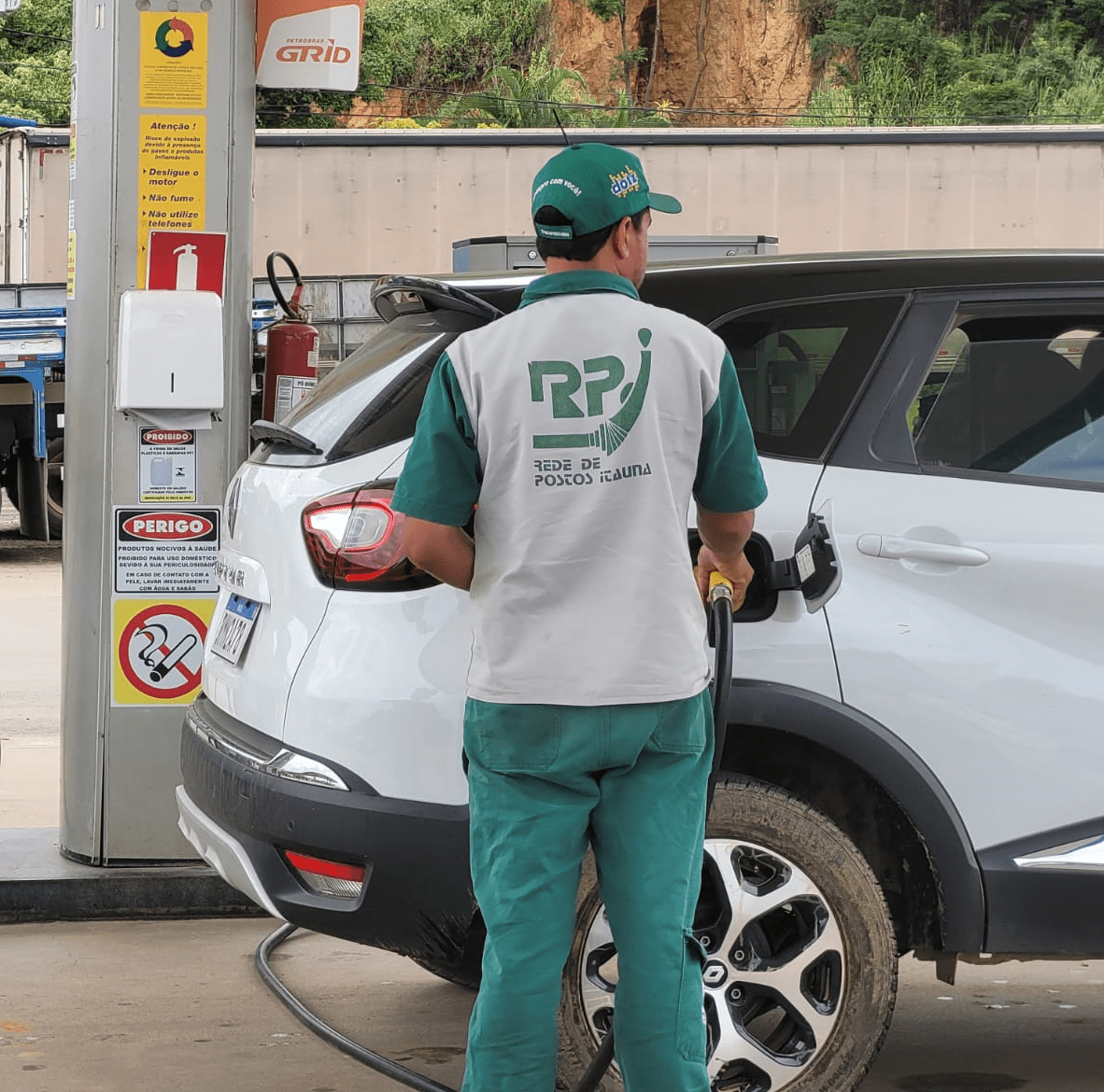 Gasolina é vendida entre R$ 7,80 e R$ 8,19 em Caratinga