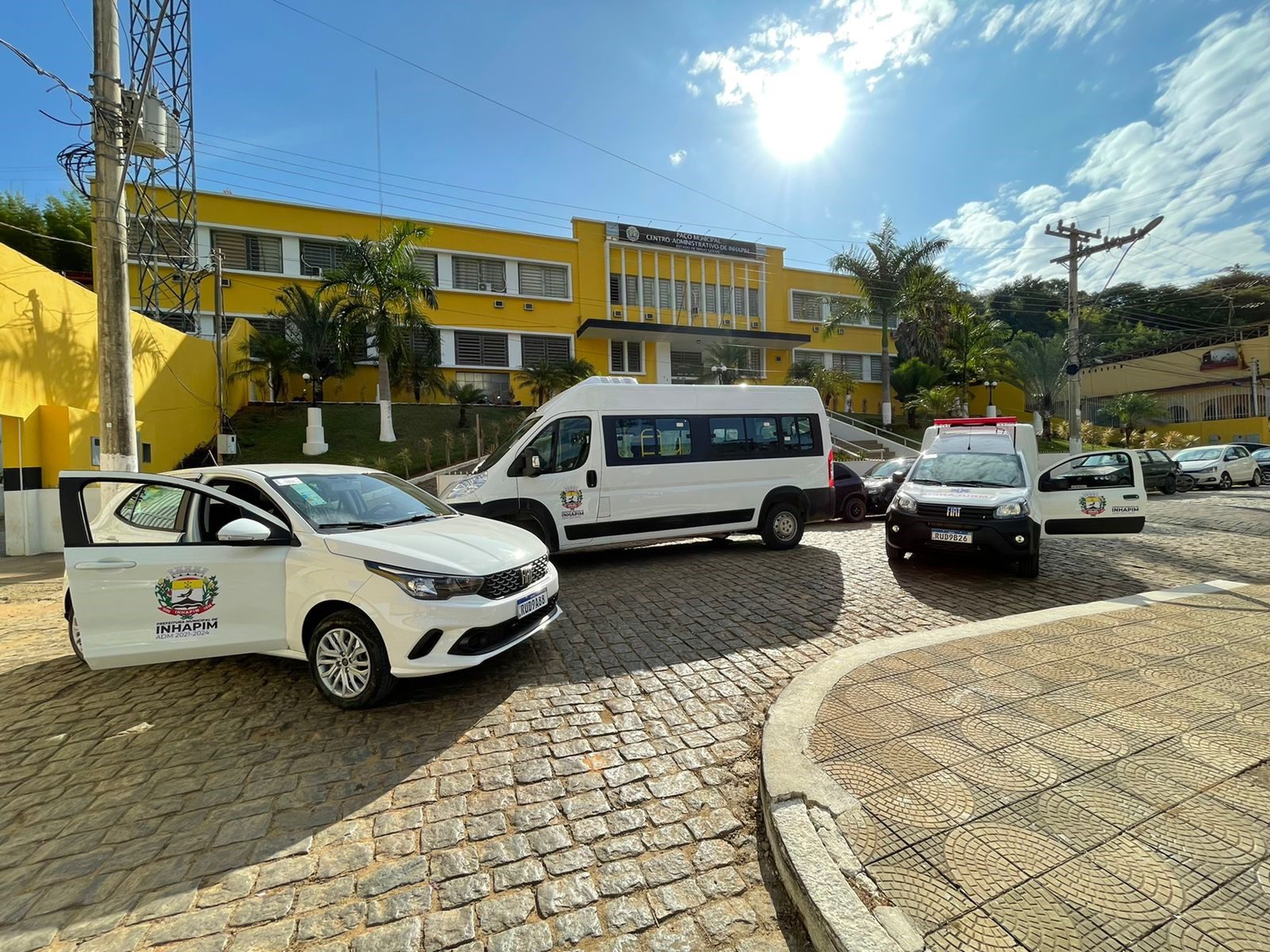 Prefeitura de Inhapim adquire mais três veículos para Saúde