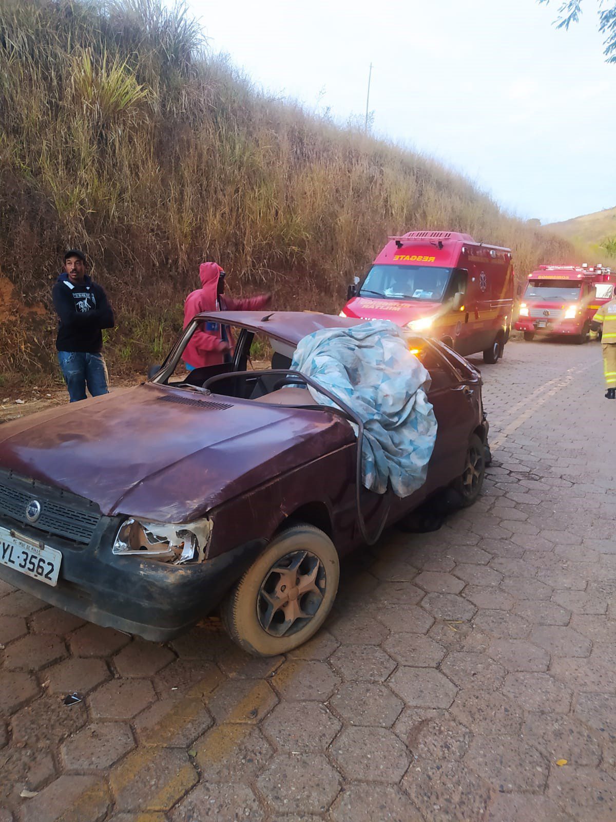 Motorista morre depois de capotar o carro na estrada de acesso a Imbé de Minas