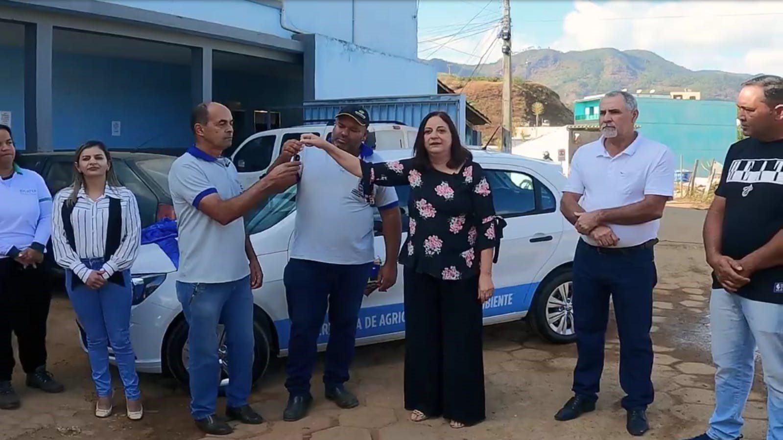 Frota renovada: Governo Municipal adquire mais um veículo 0km para atender as demandas de Santa Bárbara do Leste
