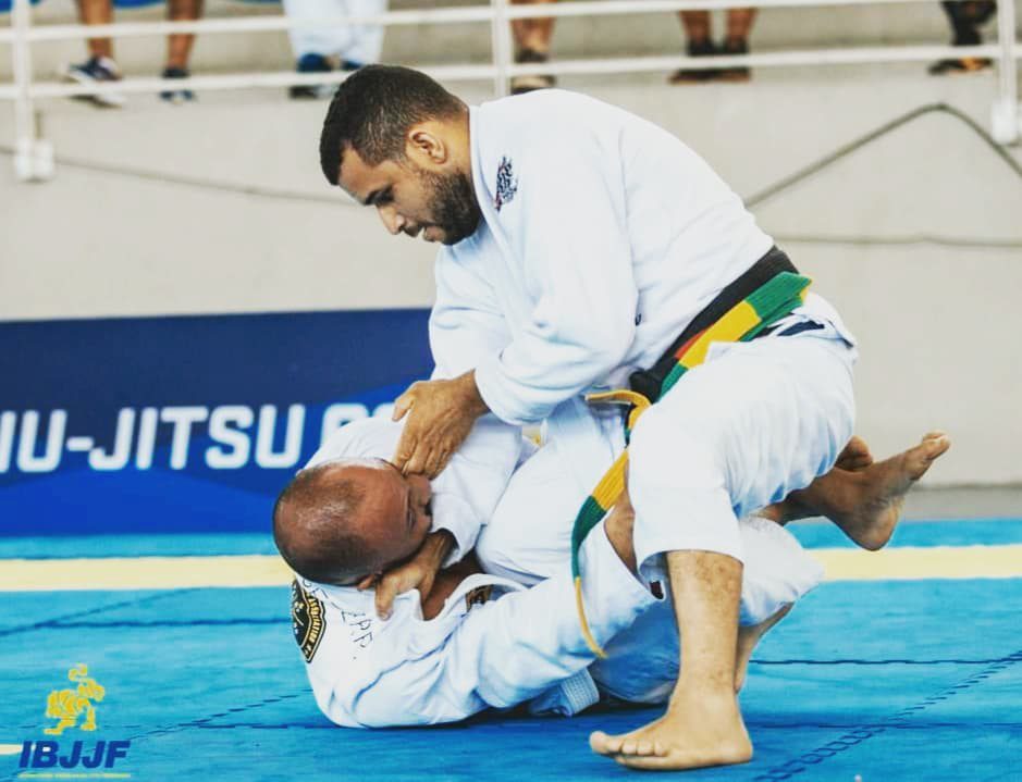 Atleta caratinguense participa de campeonato internacional de jiu-jitsu