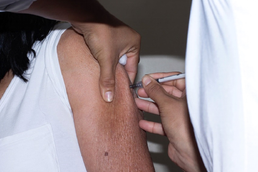 Saúde orienta municípios a avançarem na imunização com a vacina bivalente