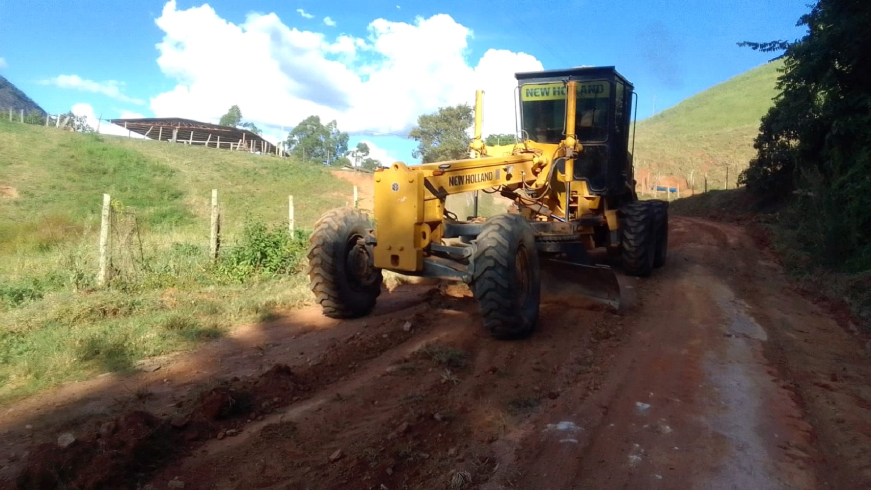 Secretaria de Obras promove manutenção de estradas e pontes em Inhapim