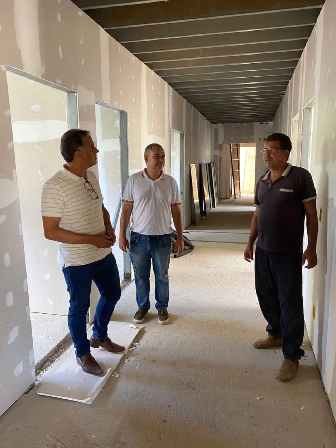 Inhapim: Prefeitura avança execução de obras no bairro Santo Antônio e no distrito de Santo Antônio do Alegre