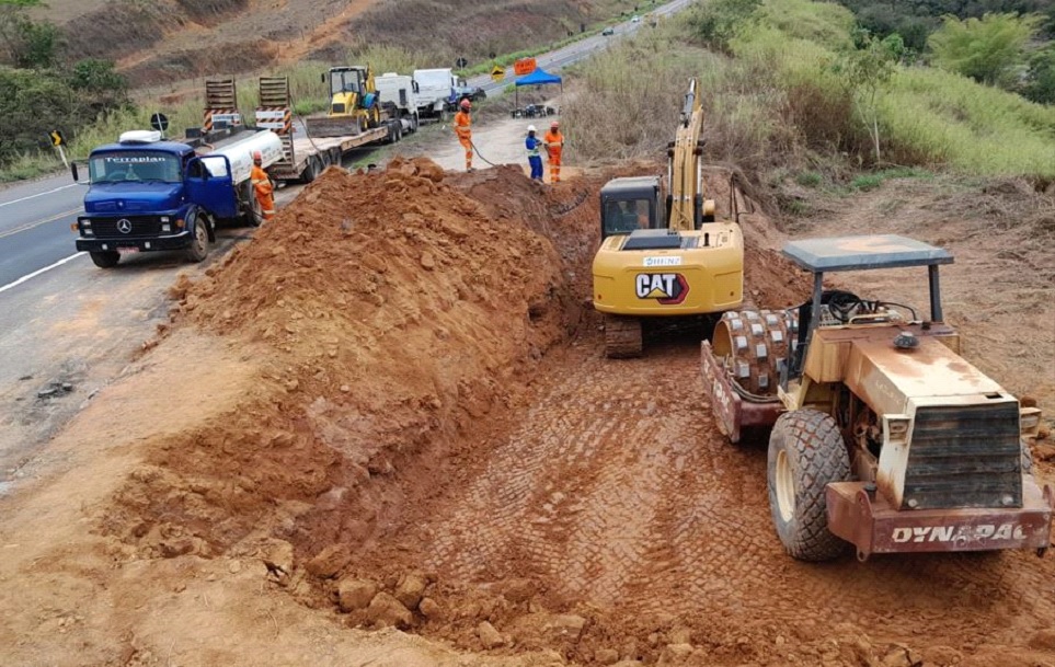 Concessionária divulga programação dos serviços de terraplanagem na BR-116, em Minas Gerais
