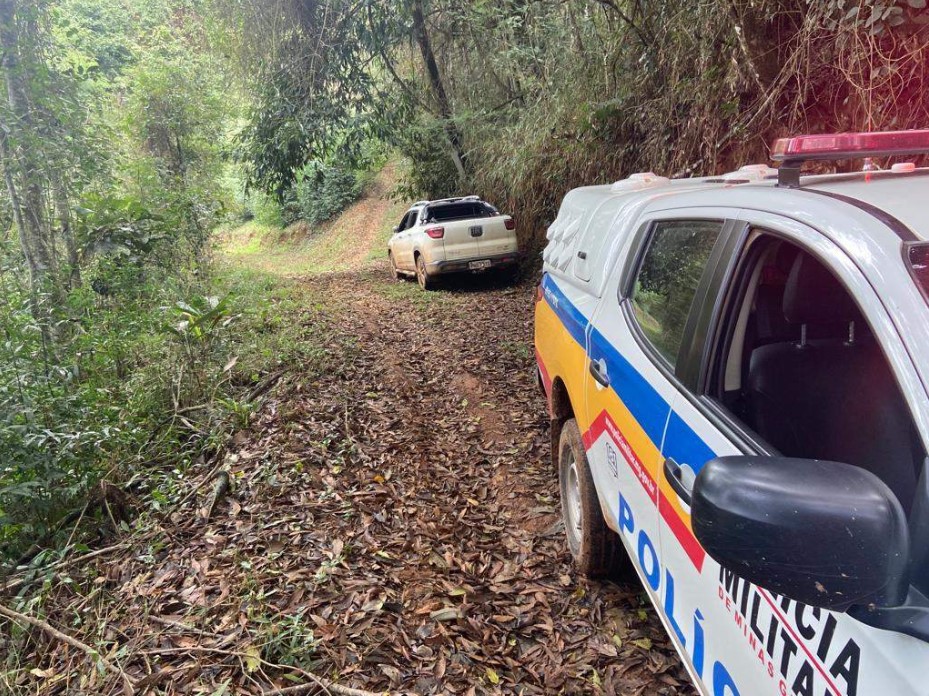 Polícia Militar recupera veículo roubado em São João do Manhuaçu