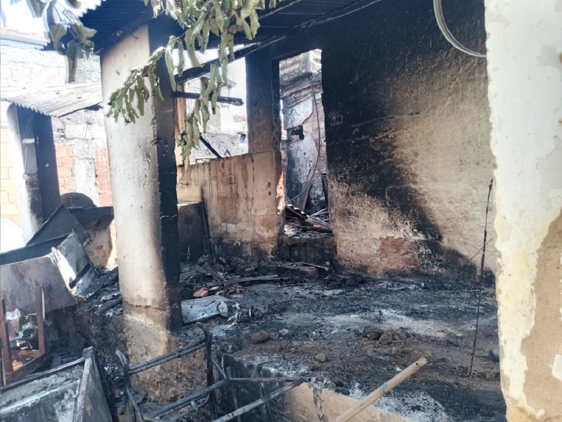 PMs ambientais salvam morador em surto que ateou fogo na própria casa em Pingo-d’Água