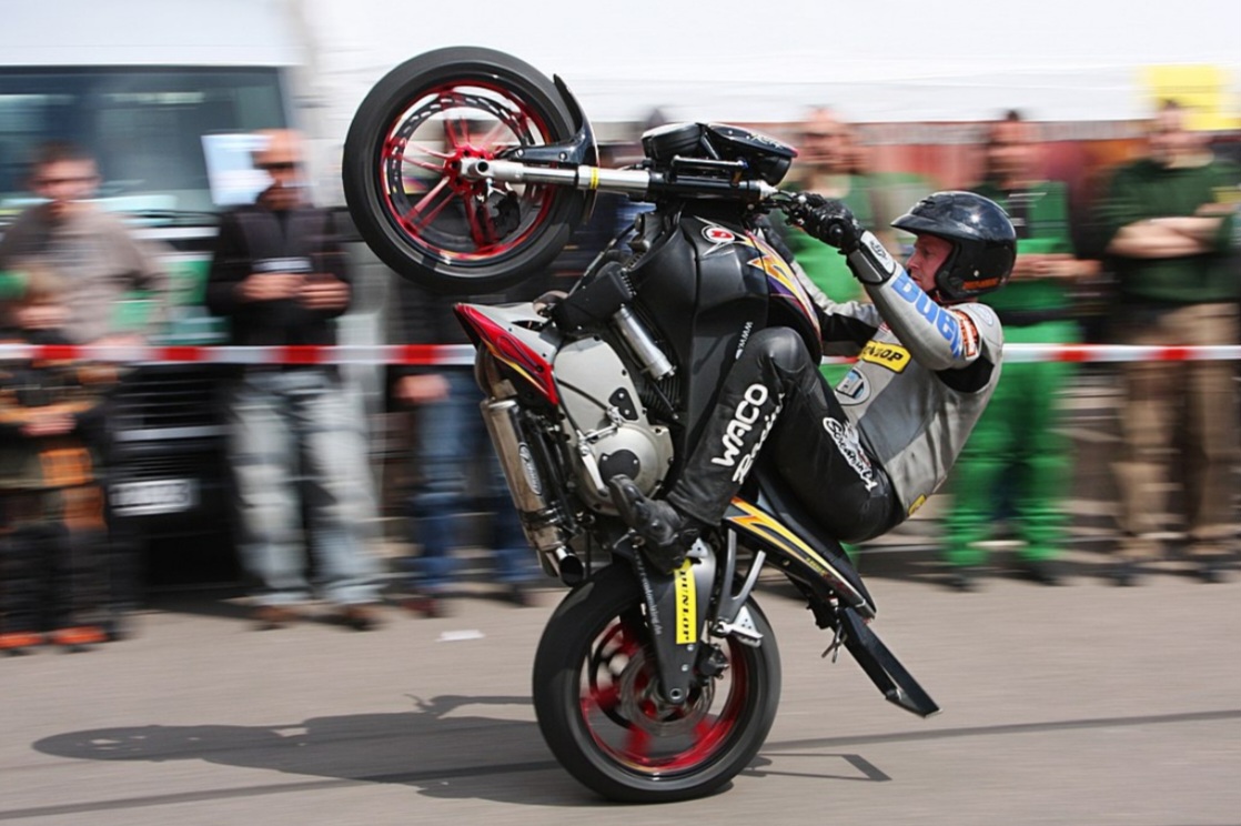 Caratinga reconhece Wheeling e demais manobras de motocicletas como prática esportiva