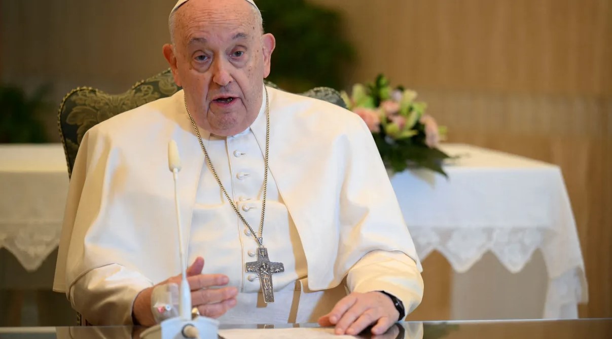 Papa Francisco pede proibição universal de barriga de aluguel
