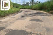 Estrada de acesso ao aeroporto de Ubaporanga recebe operação tapa-buracos